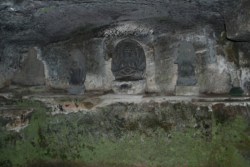 千手院やぐら群(館山市安東)