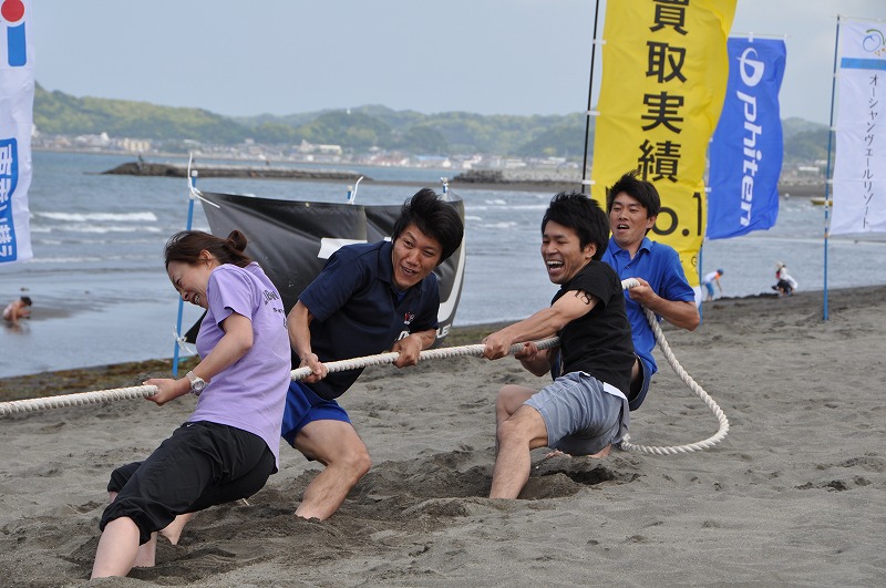 ビーチ綱引き