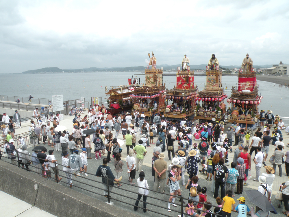 4基の山車(館山のまつり)